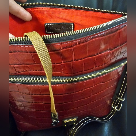 Dooney and Bourke Croc Embossed Leather Shoulder Crossbody Handbag Red Wine EUC - Picture 8 of 16